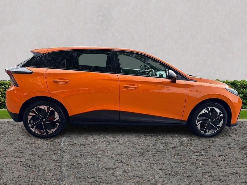 Begagnad MG MG4 EV Trophy 2022 Orange Halvkombi
