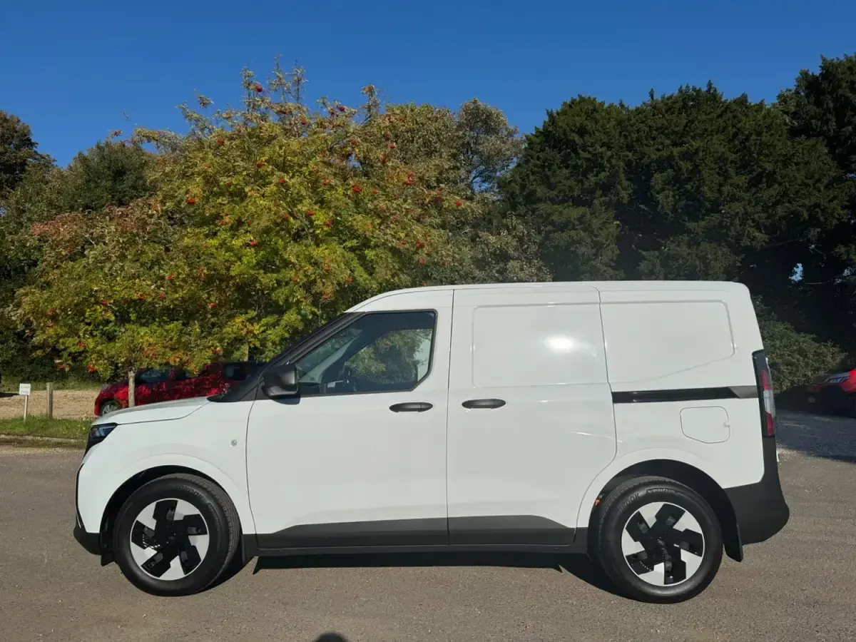 Nuevo Ford E-Transit Trend 100 kW (136 CV) 2025 Blanco Van