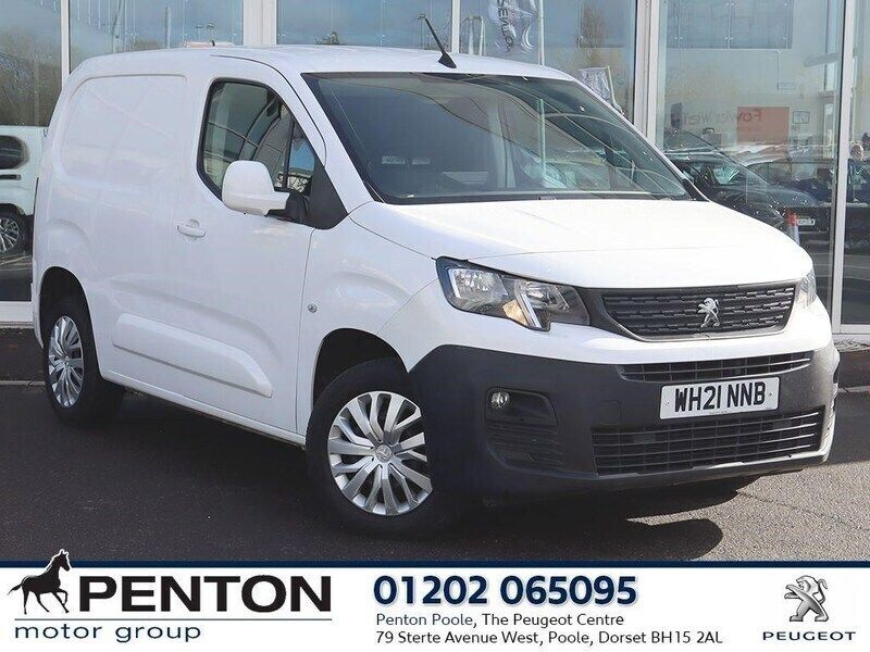 White Used 2021 Peugeot Partner S MPV | £9,790 (Good price) - Image 1/4
