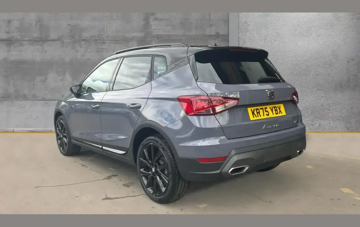Nuevo Seat Arona Black Edition 115 CV (84 kW) 2025 Gris SUV