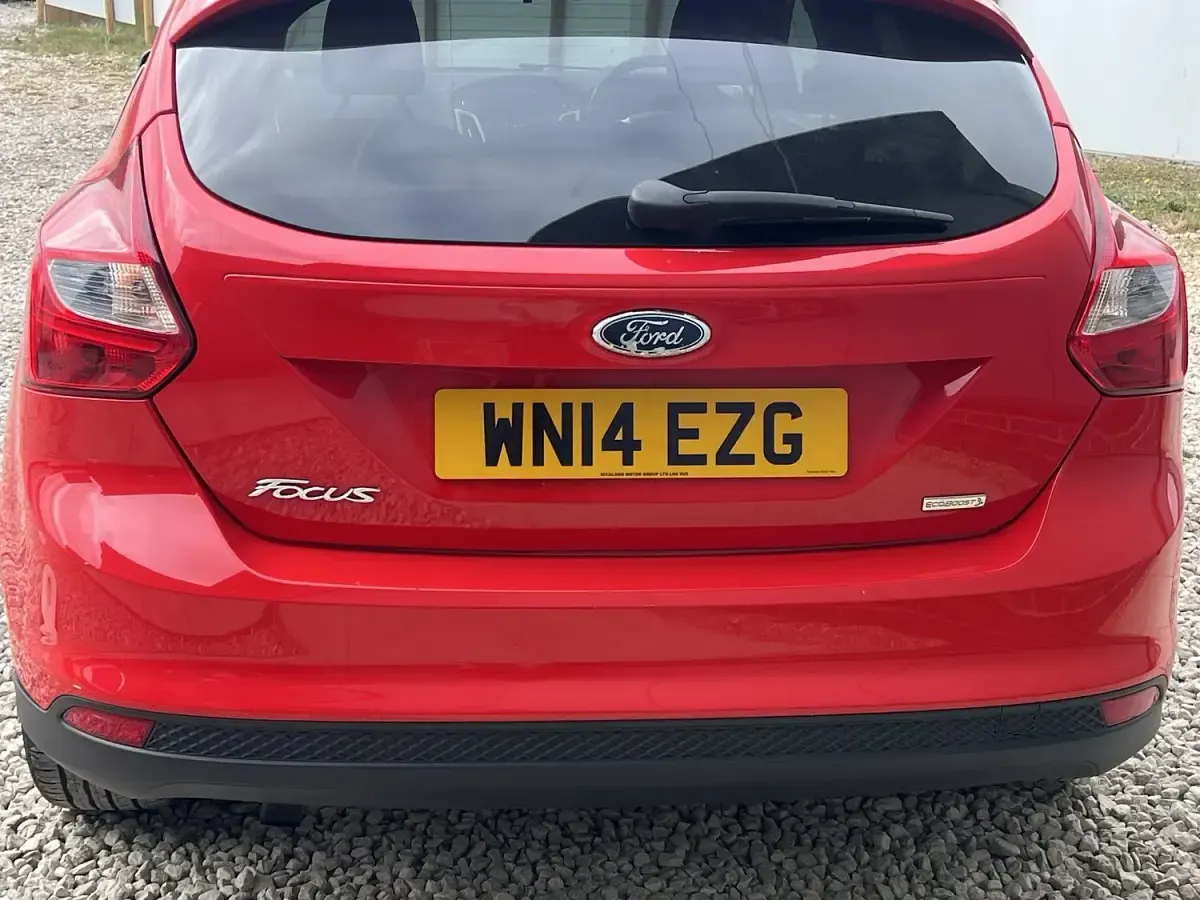 Used Ford Focus Zetec 125 HP (91 kW) 2014 Red Hatchback