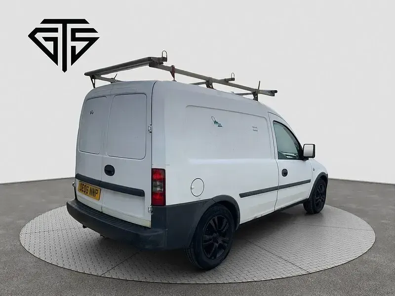 Used Vauxhall Combo 75 HP (55 kW) 2006 White MPV