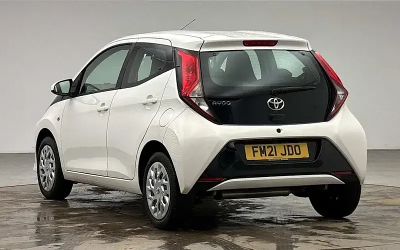 Used Toyota Aygo X-play 72 HP (52 kW) 2021 White Hatchback