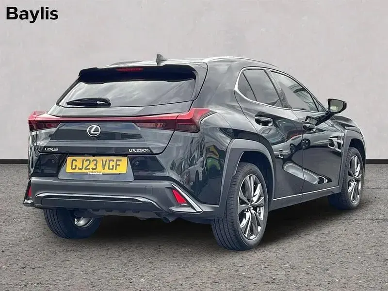Usado Lexus UX 250h Sport Design Packet 2023 Negro SUV