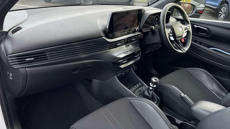 Used Hyundai i20 204 HP (150 kW) 2023 White Hatchback