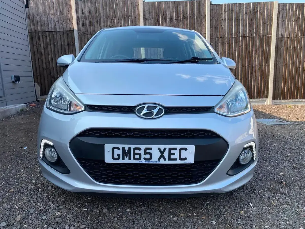 Used Hyundai i10 Premium 87 HP (63 kW) 2016 Silver Hatchback