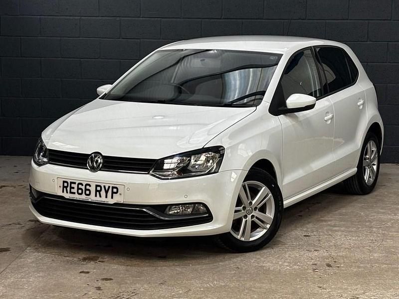 Used VW Polo Match 90 HP (66 kW) 2016 White Hatchback