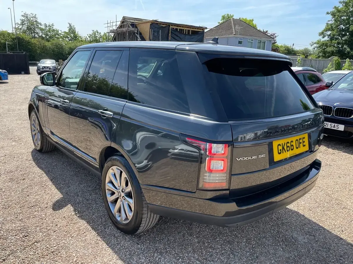 Used Land Rover Range Rover Vogue SE 306 HP (225 kW) 2016 Grey SUV