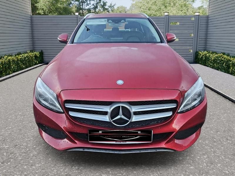 Used Mercedes C200 136 HP (100 kW) 2016 Red Estate