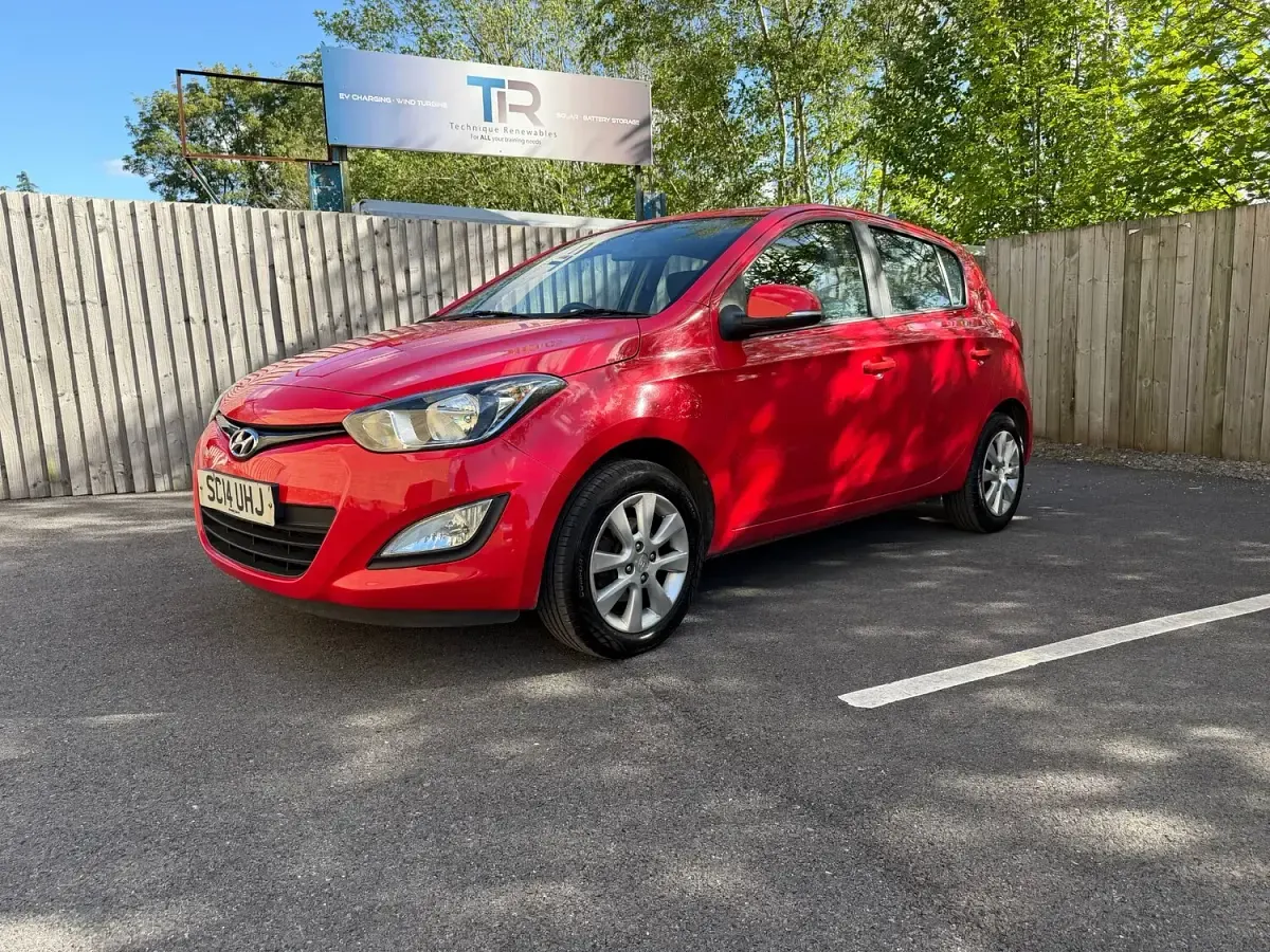 Used Hyundai i20 Active 2014 Red Hatchback