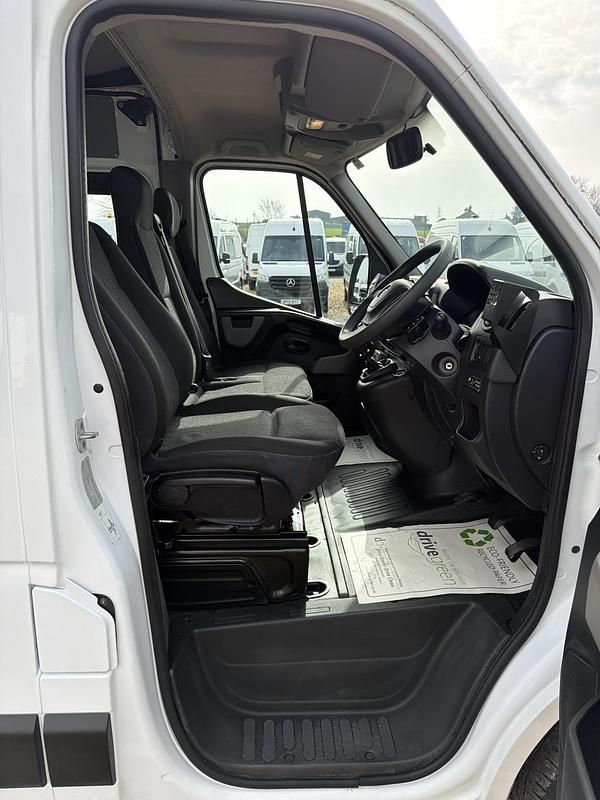 Used Vauxhall Movano 130 HP (95 kW) 2018 White MPV