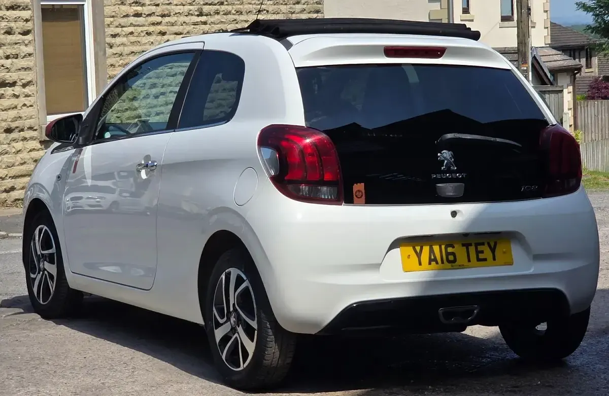 Used Peugeot 108 Roland Garros 82 HP (60 kW) 2016 White Hatchback