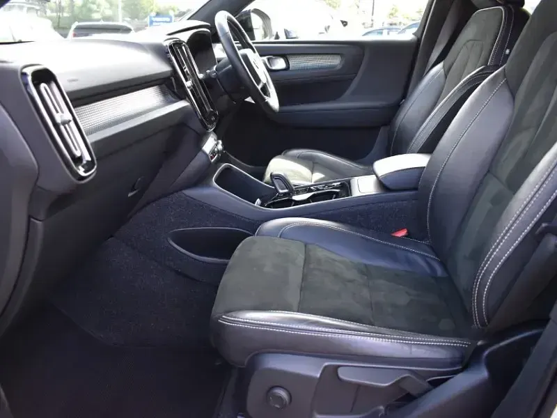 Used Volvo XC40 R-Design 161 HP (118 kW) 2021 White SUV