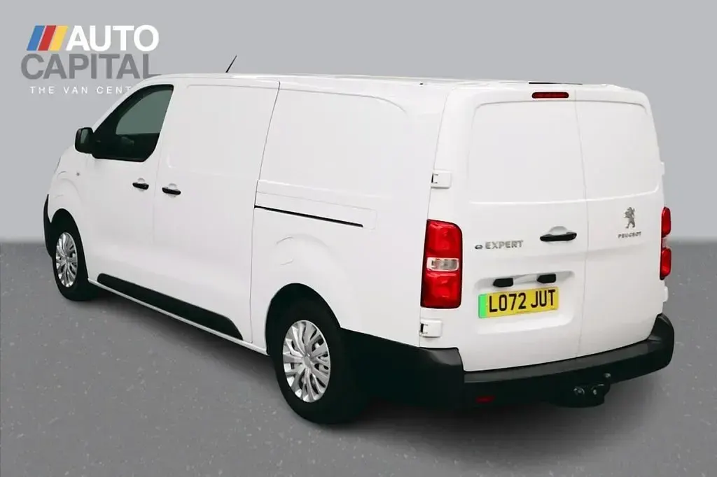 Used Peugeot e-Expert 100 kW (136 HP) 2023 White Van