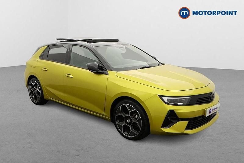 Yellow/black Used 2024 Vauxhall Astra Ultimate Hatchback | £20,399 (Fair price) - Image 1/4