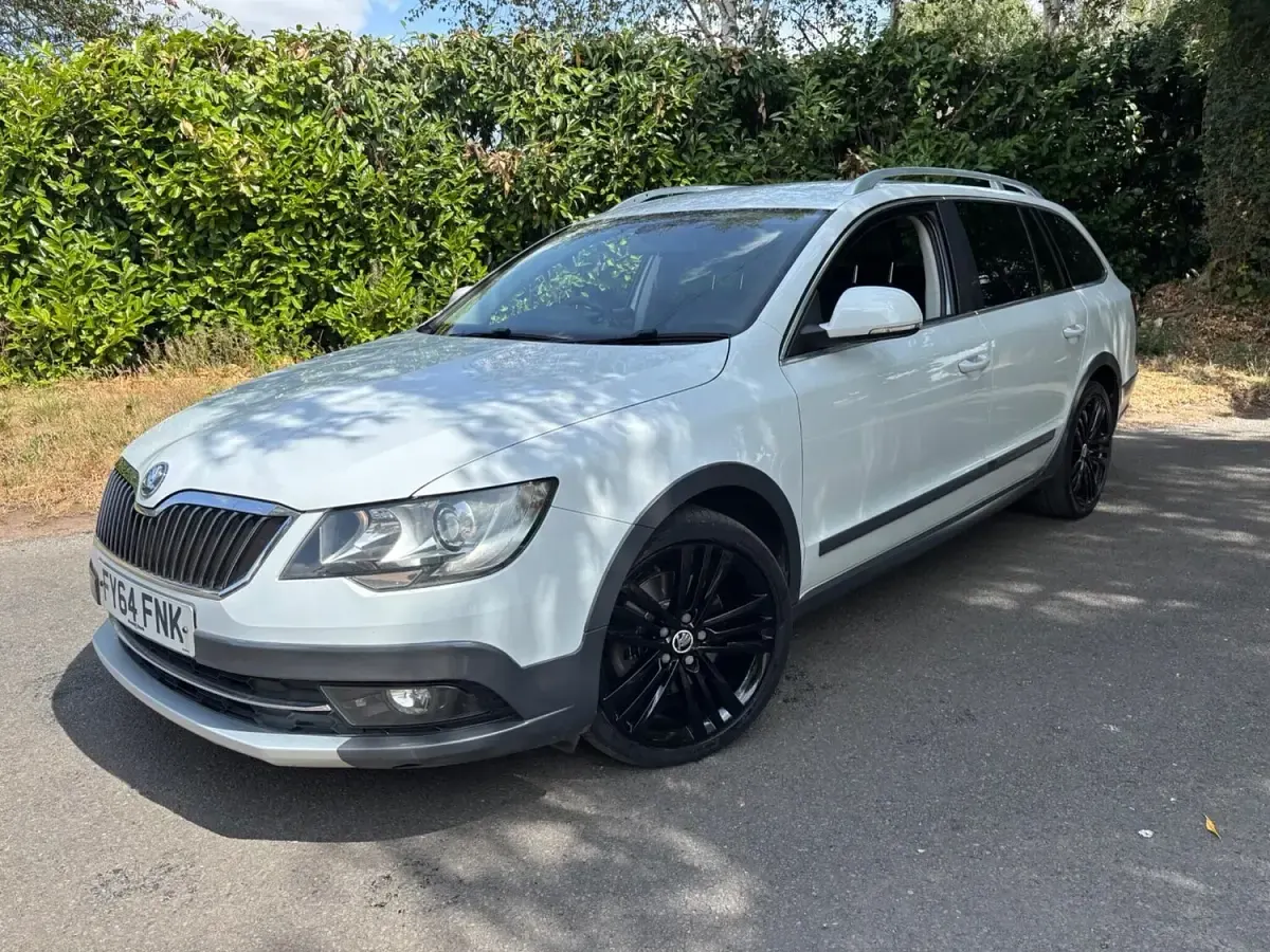 Used Skoda Superb Tour 140 HP (102 kW) 2014 White Estate
