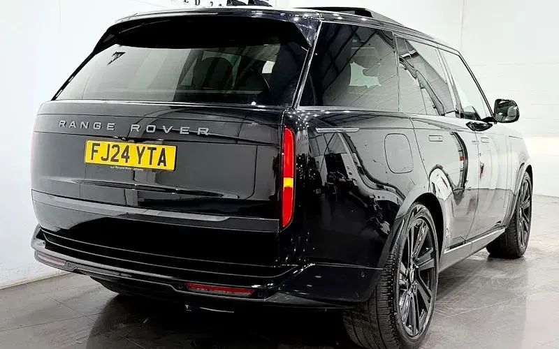 Used Land Rover Range Rover SE 300 HP (220 kW) 2026 SUV