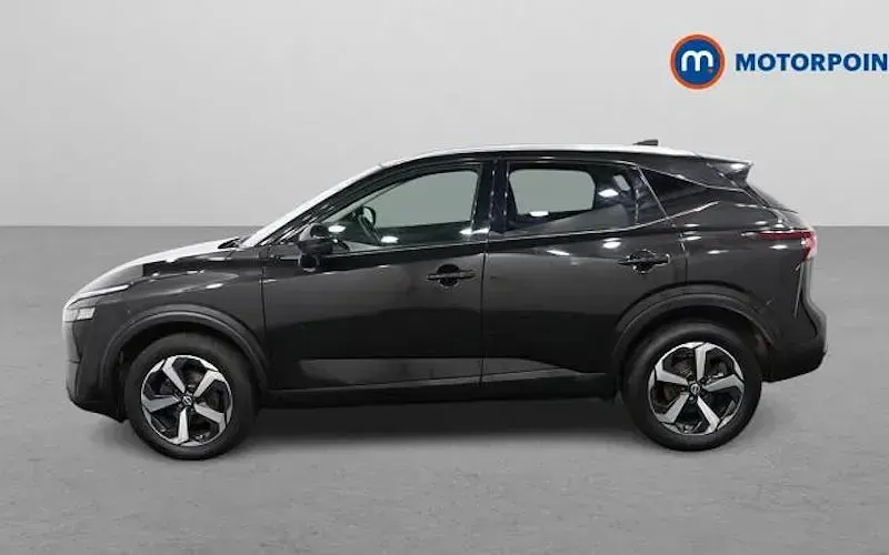 Used Nissan Qashqai N-Connecta 140 HP (102 kW) 2022 Black SUV