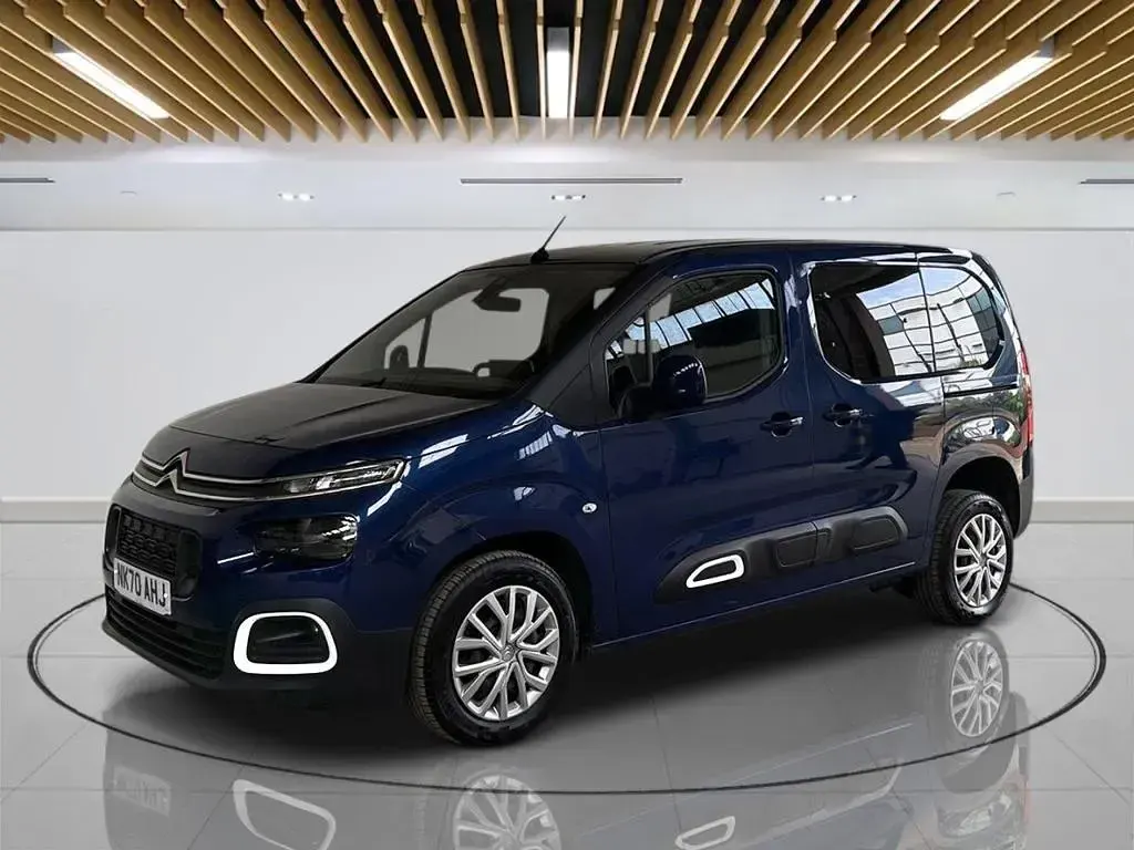 Used Citroën Berlingo Feel 100 HP (73 kW) 2020 Blue MPV