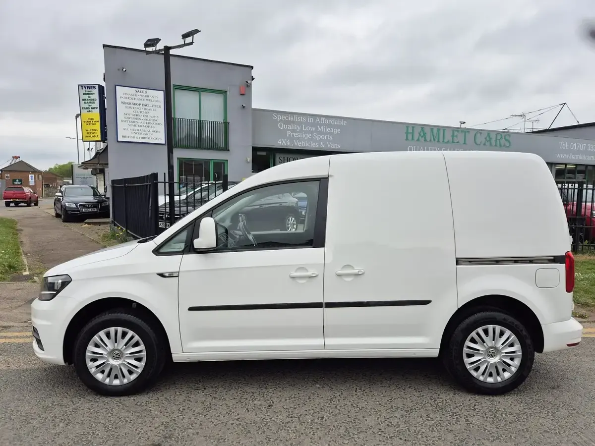 Used VW Caddy Trendline 102 HP (75 kW) 2018 White MPV