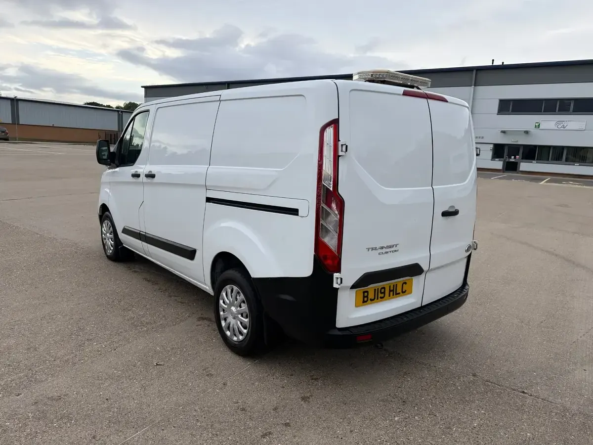 Used Ford Transit Custom 105 HP (77 kW) 2019 White Van