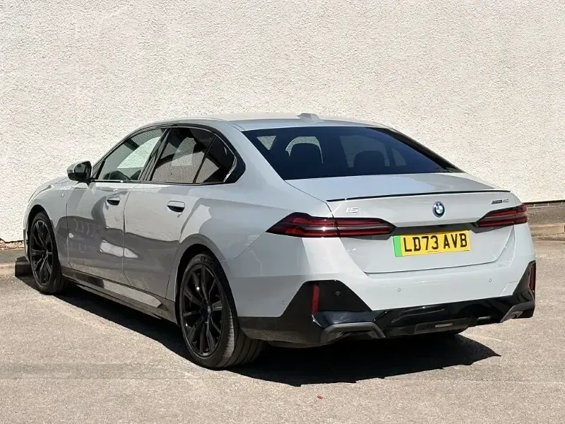 Usado BMW i5 M Sport 250 kW (340 CV) 2023 Gris Berlina