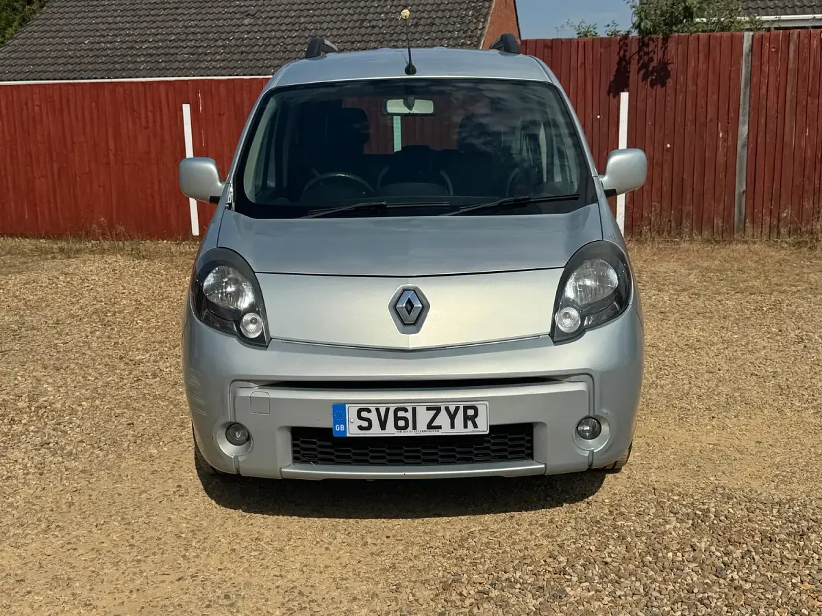 Used Renault Kangoo Dynamique 90 HP (66 kW) 2011 Grey MPV