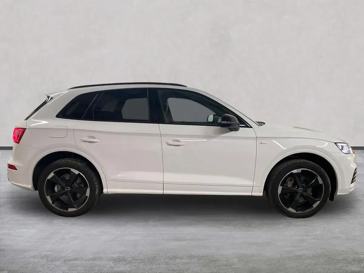 Begagnad Audi Q5 Black Edition 190 HK (139 kW) 2019 Vit SUV