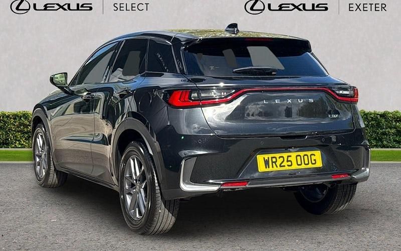Usado Lexus LBX 136 CV (100 kW) 2025 Negro SUV