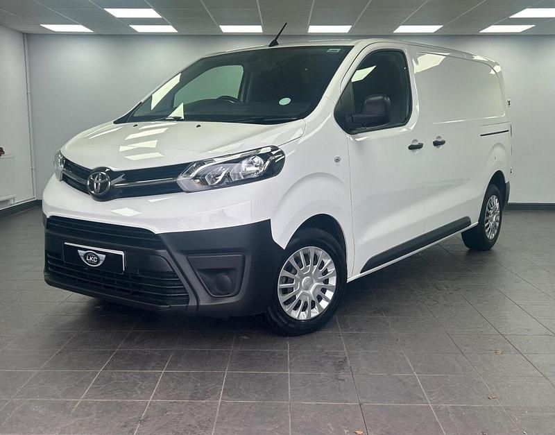 White Used 2021 Toyota Proace MPV | £14,990 (Fair price) - Image 1/4