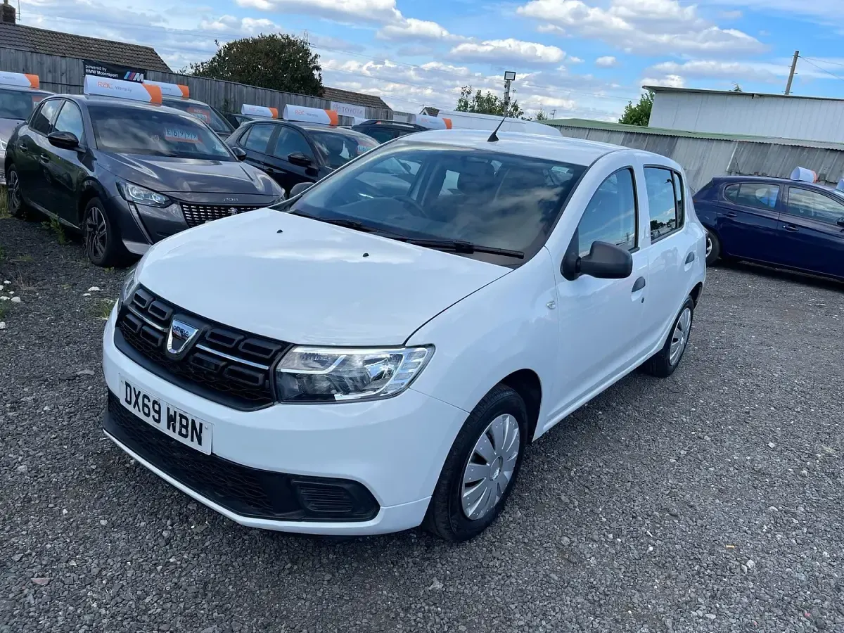 Used Dacia Sandero Essentiel 90 HP (66 kW) 2019 White Hatchback