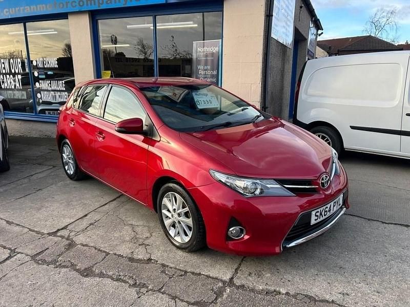 Used Toyota Auris 2014 Red Hatchback