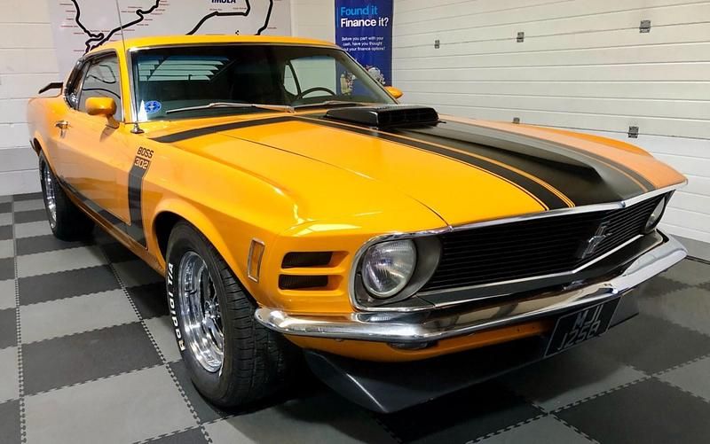 Used Ford Mustang 460 HP (338 kW) 2018 Orange Coupe