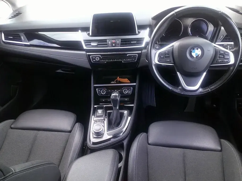 Usado BMW 225 Active Tourer Sport Line 2018 Plateado Monovolumen
