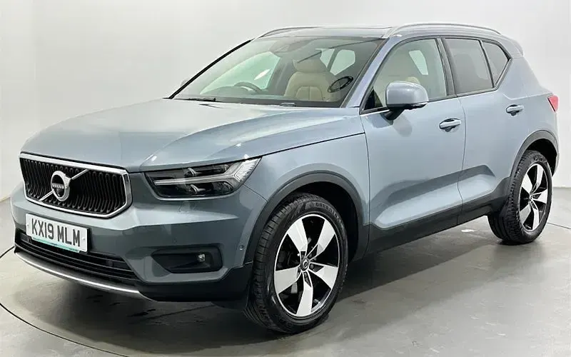 Used Volvo XC40 Momentum 190 HP (139 kW) 2019 Grey SUV