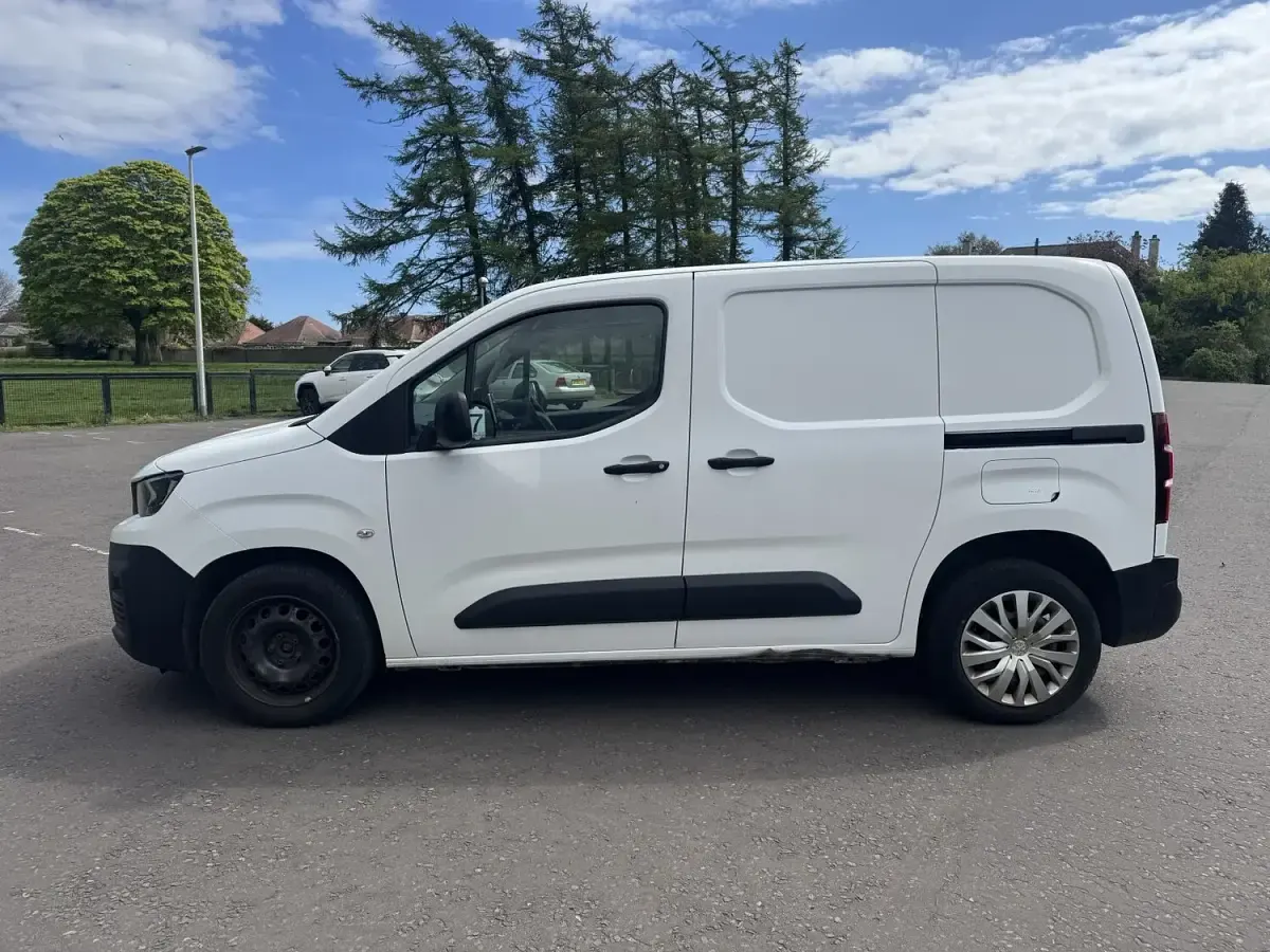 Used Peugeot Partner 131 HP (96 kW) 2020 White MPV