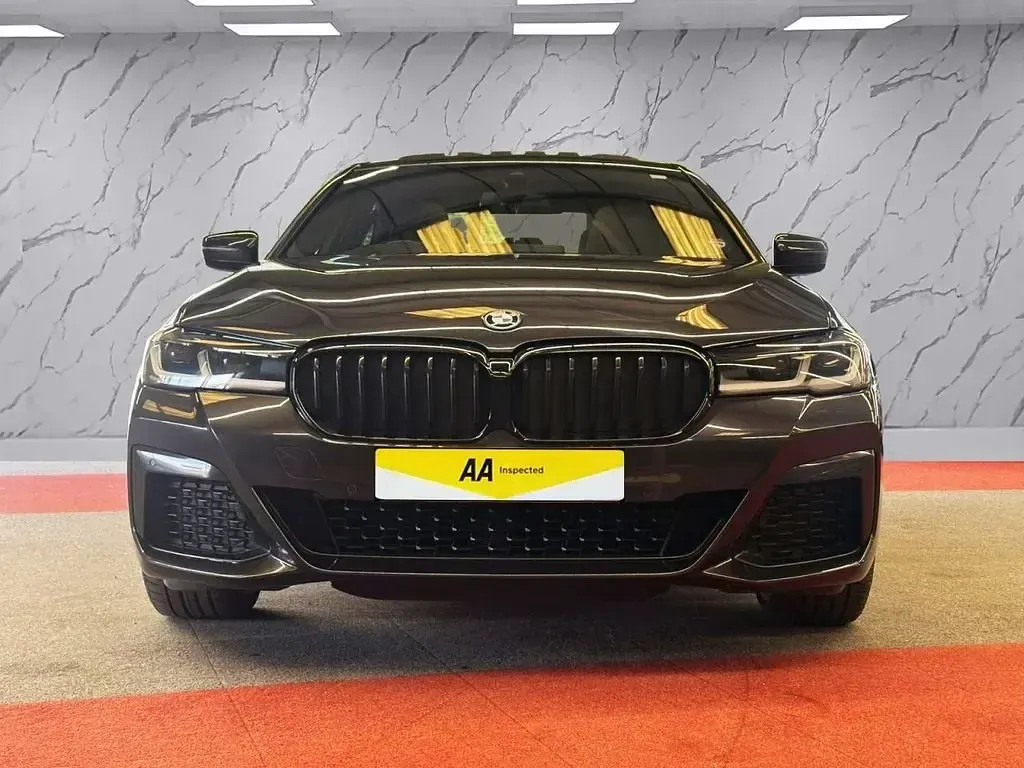 Usado BMW 530e M Sport 2022 Cinzento Sedan
