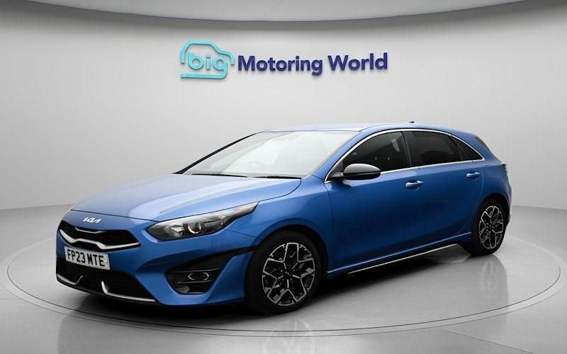 Usado Kia Ceed GT-Line 160 HP (117 kW) 2023 Azul Citadino