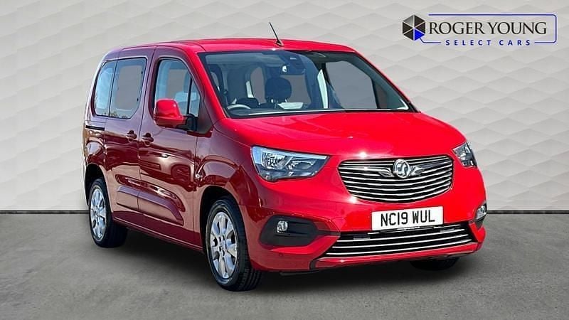 Second-hand Vauxhall Combo S 110 CP (80 kW) 2019 Roșu Monovolum