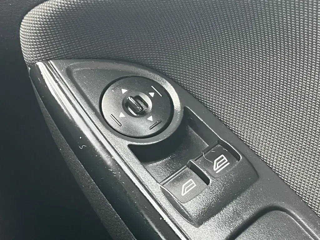 Begagnad Ford Focus Zetec 115 HK (84 kW) 2014 Blå Halvkombi