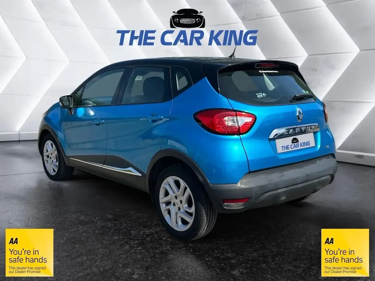 Used Renault Captur Dynamique 90 HP (66 kW) 2015 Blue/black SUV