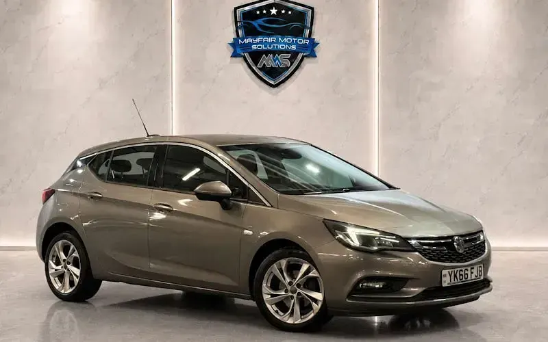 Used Vauxhall Astra SRi 101 HP (74 kW) 2017 Hatchback
