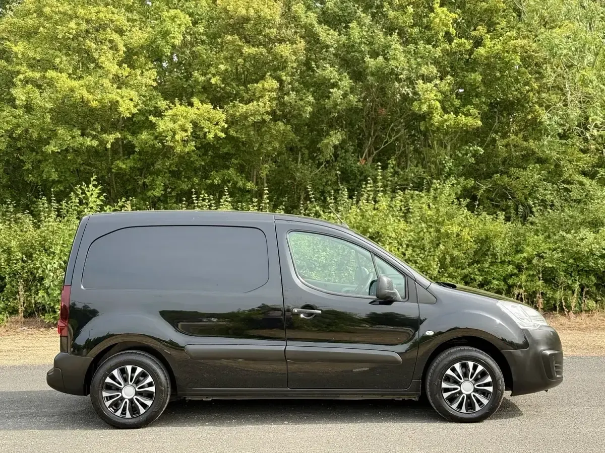 Used Citroën Berlingo 75 HP (55 kW) 2018 Black MPV