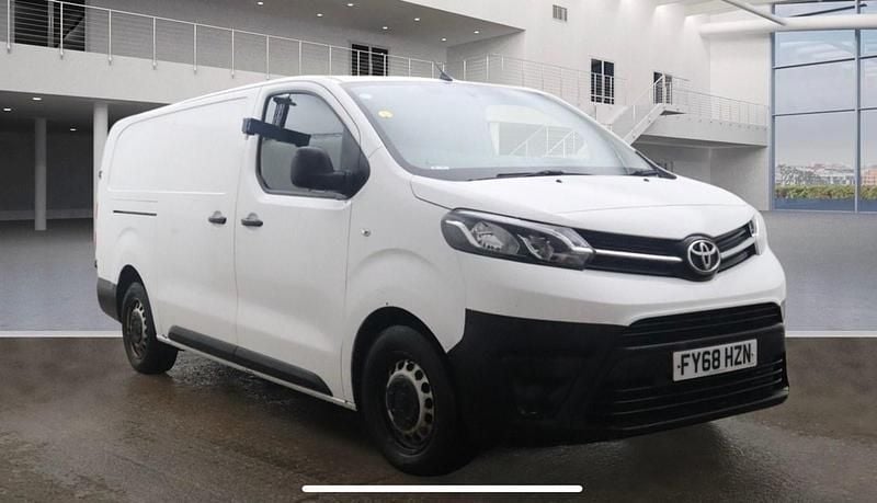 White Used 2018 Toyota Proace Active MPV | £7,000 (Fair price) - Image 1/4
