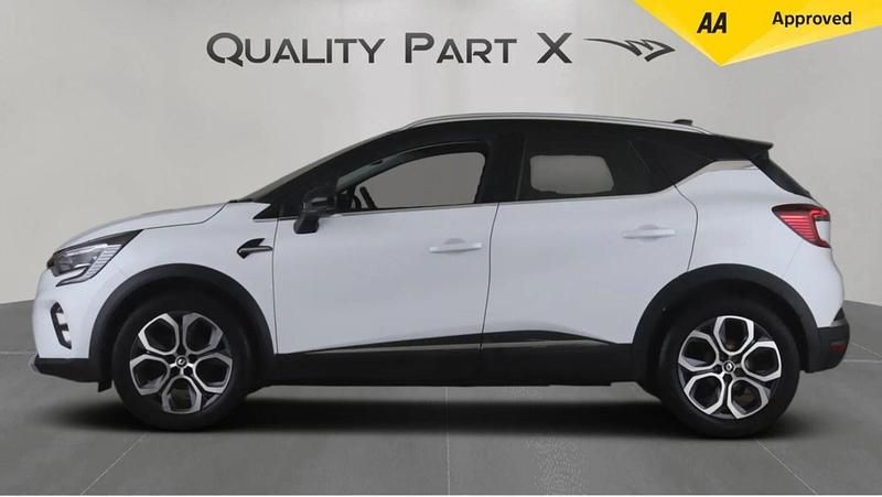 Used Renault Captur Techno 91 HP (66 kW) 2022 White/black SUV