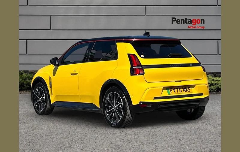 Used Renault R5 Iconic 110 kW (150 HP) 2025 Other Hatchback