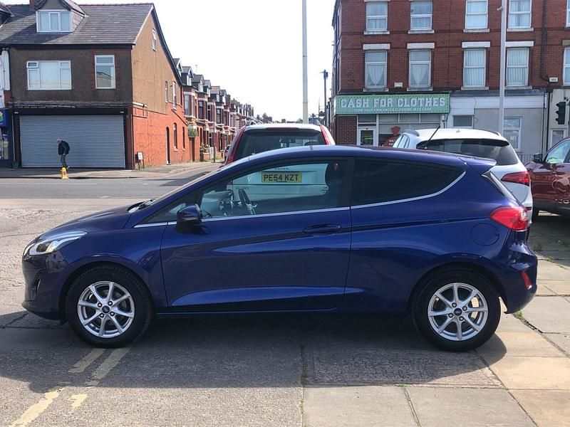 Used Ford Fiesta Zetec 2017 Blue Hatchback