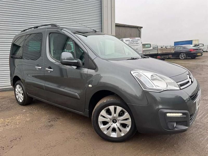 Used Citroën Berlingo Feel 100 HP (73 kW) 2016 Grey MPV