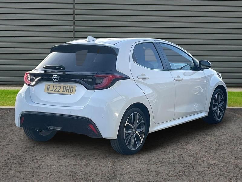 Used Toyota Yaris 116 HP (85 kW) 2022 White Hatchback