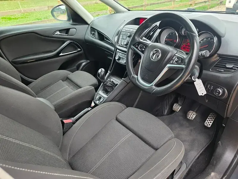 Used Vauxhall Zafira SRi 140 HP (102 kW) 2016 Grey MPV